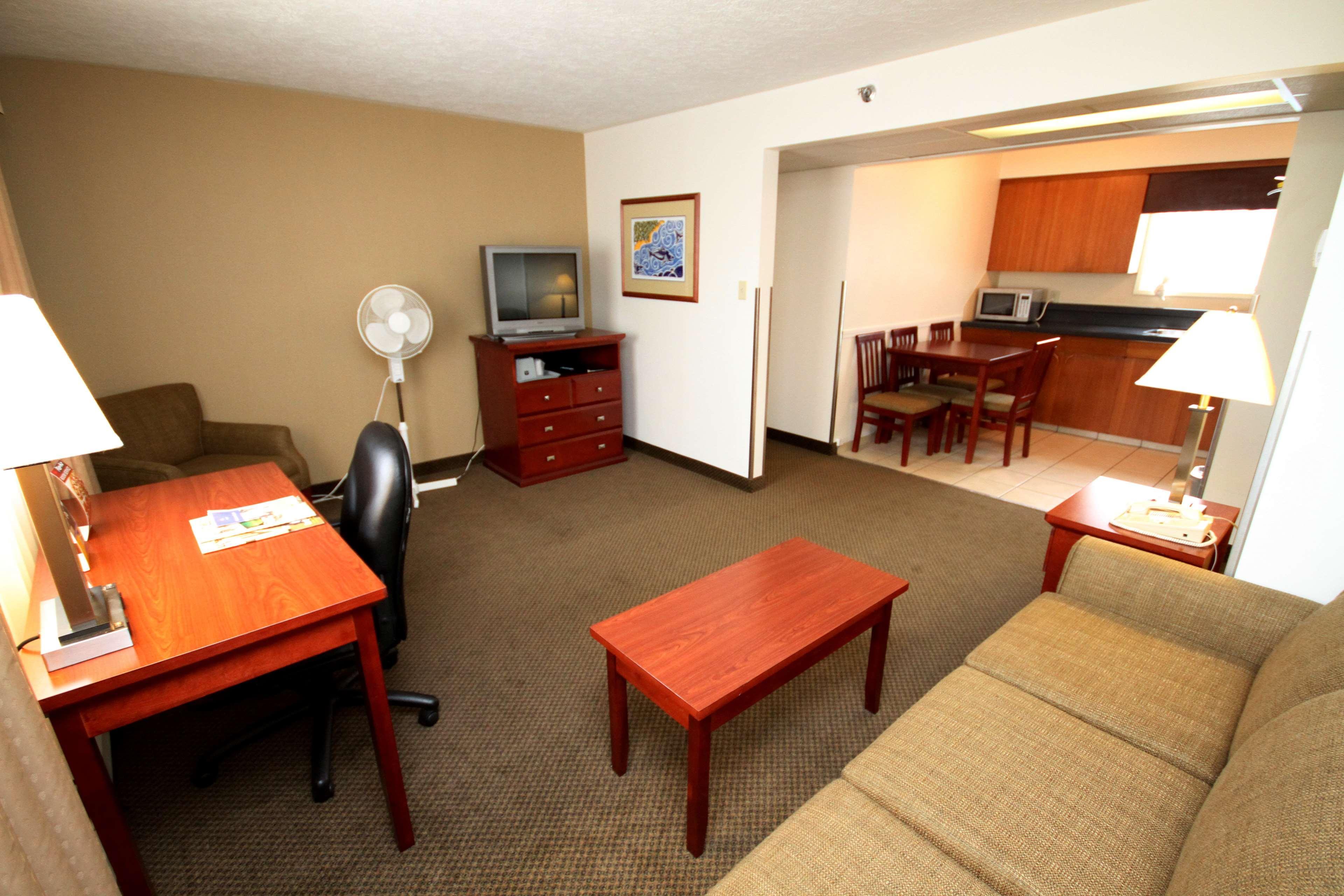 Best Western Gold Rush Inn Whitehorse Bagian luar foto