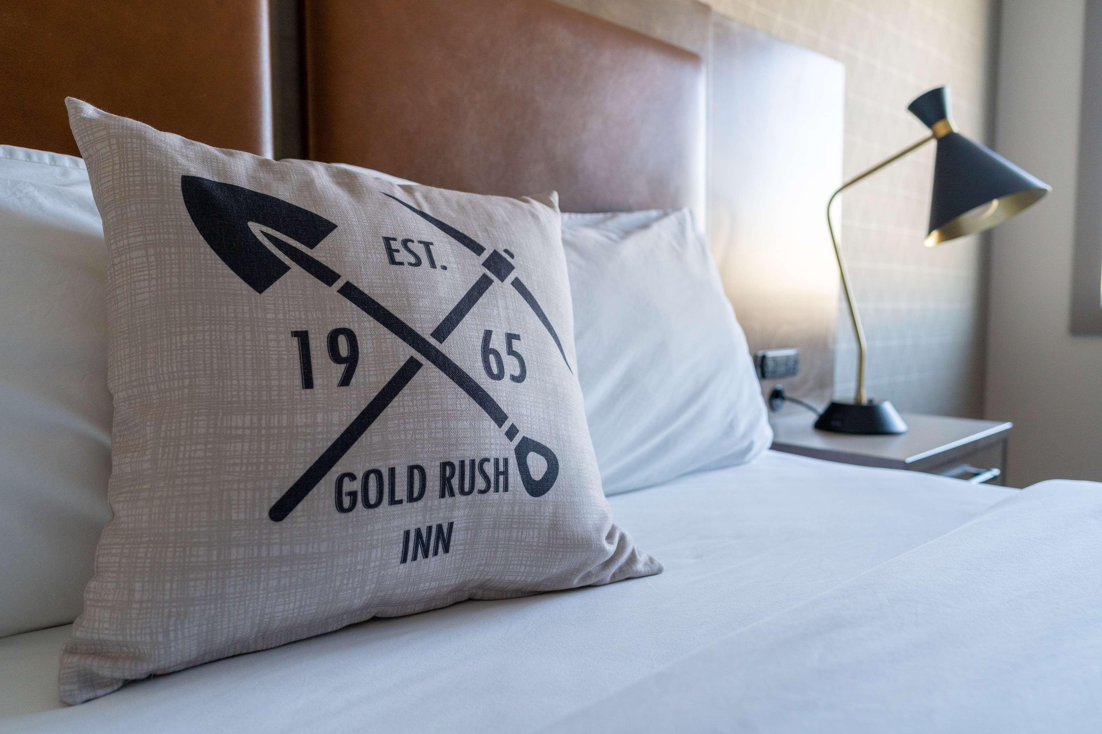 Best Western Gold Rush Inn Whitehorse Bagian luar foto