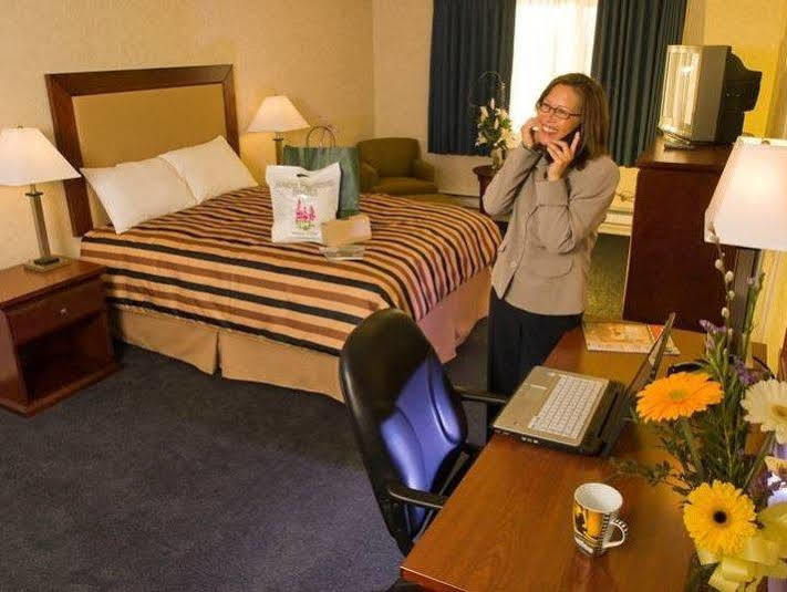 Best Western Gold Rush Inn Whitehorse Bagian luar foto